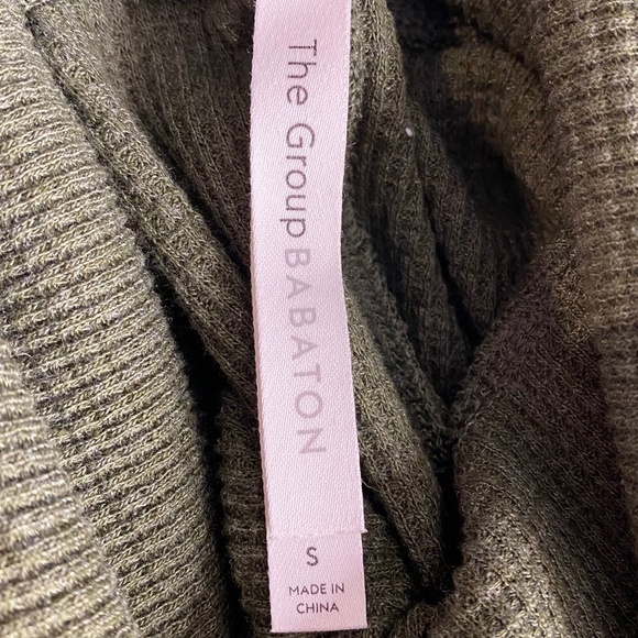 ARITZIA The Group BABTON Thermal Waffle Knit Cowl Neck Fatigue Green Top S - Picture 14 of 16